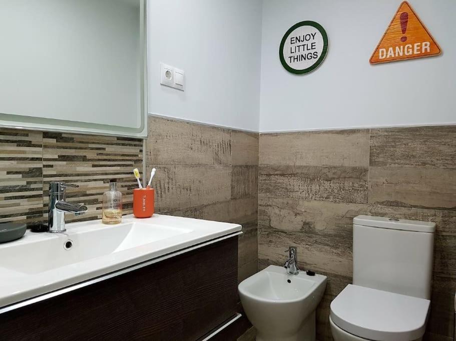Beautiful Apartment In La Carihuela, Torremolinos Exteriér fotografie