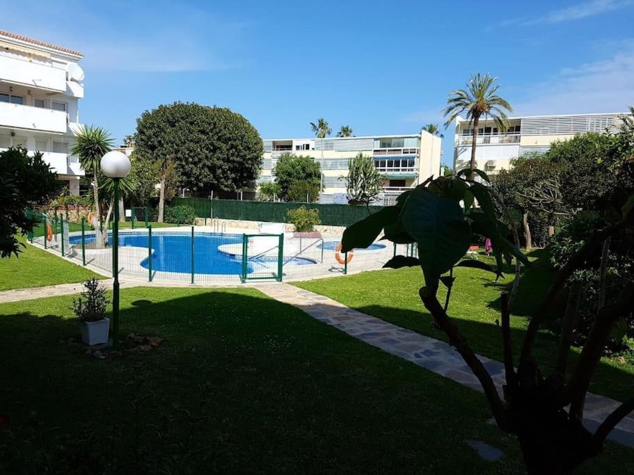 Beautiful Apartment In La Carihuela, Torremolinos Exteriér fotografie